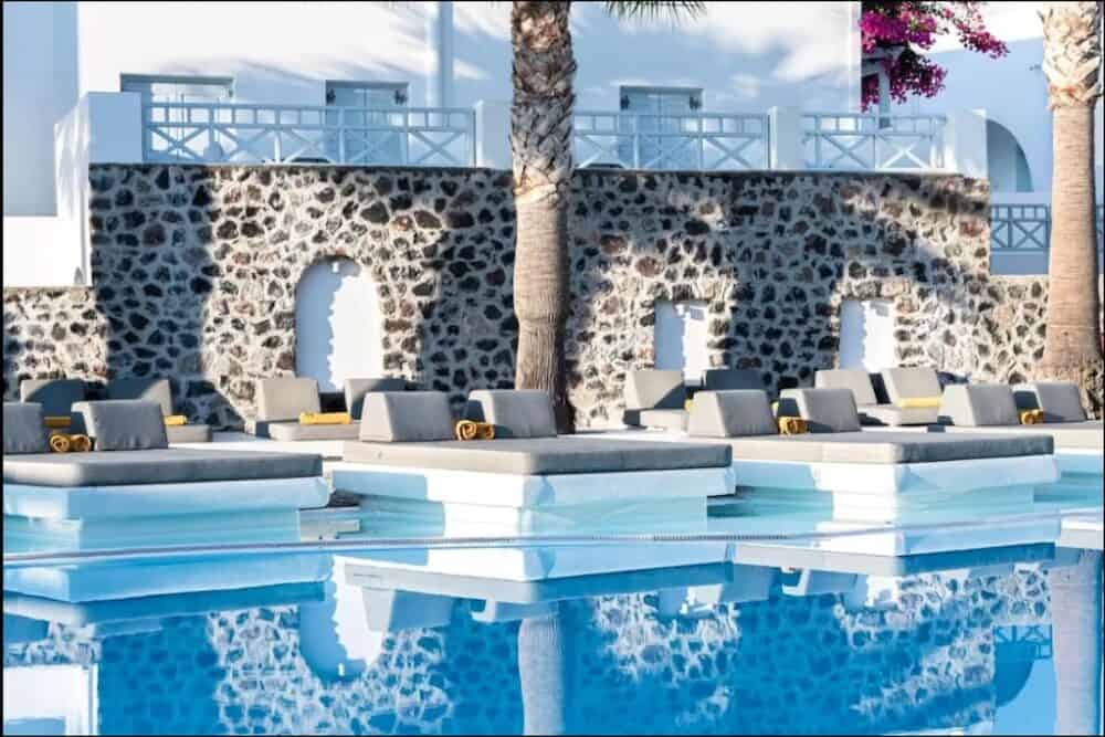 Romantic hotels in Santorini