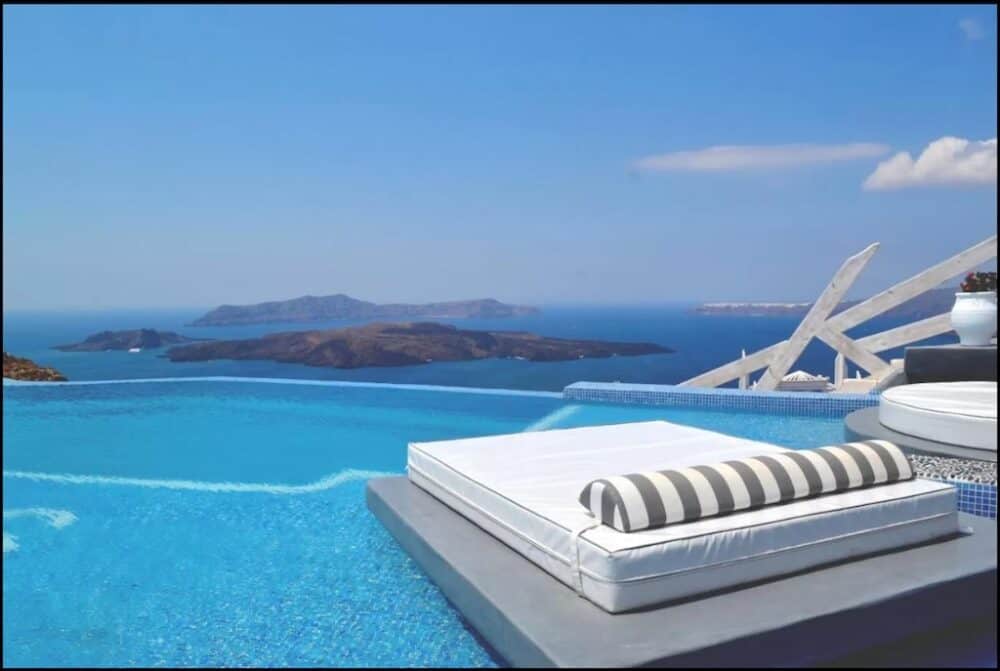 Beautiful romantic hotel in Santorini