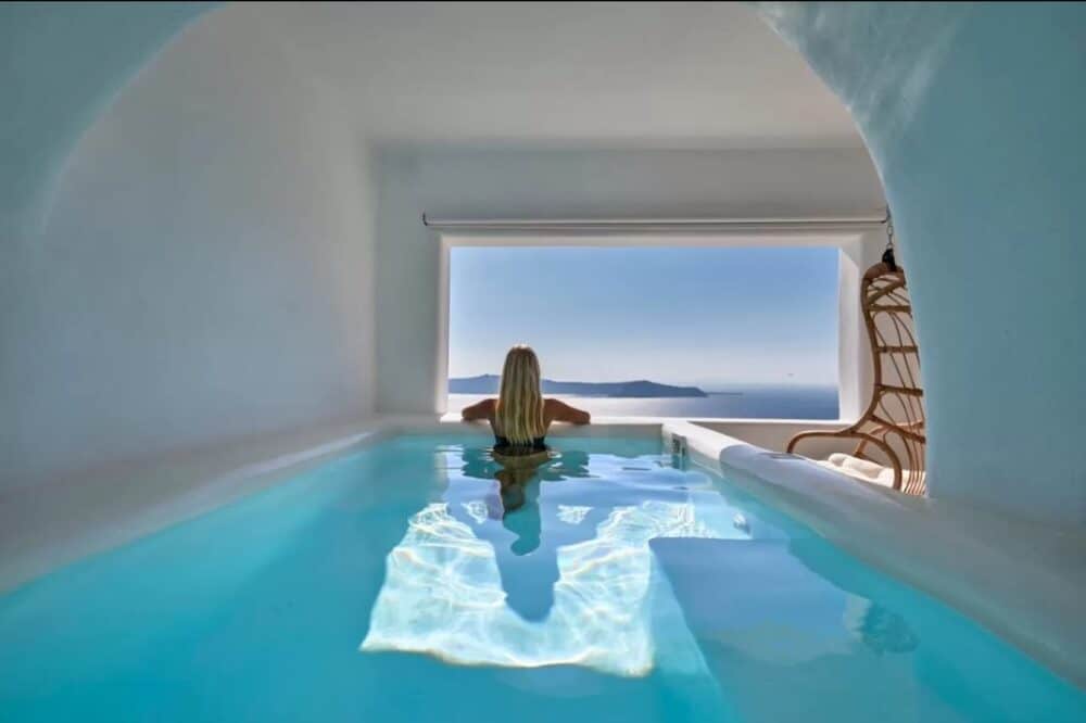 Romantic cave hotel in Santorini