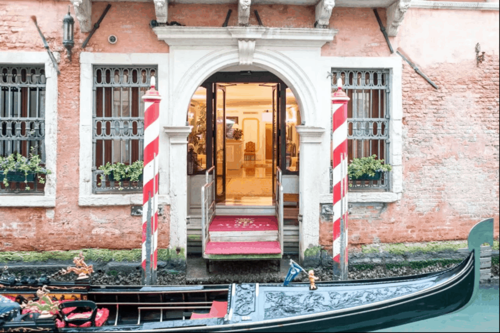 Romantic hotel in Venice