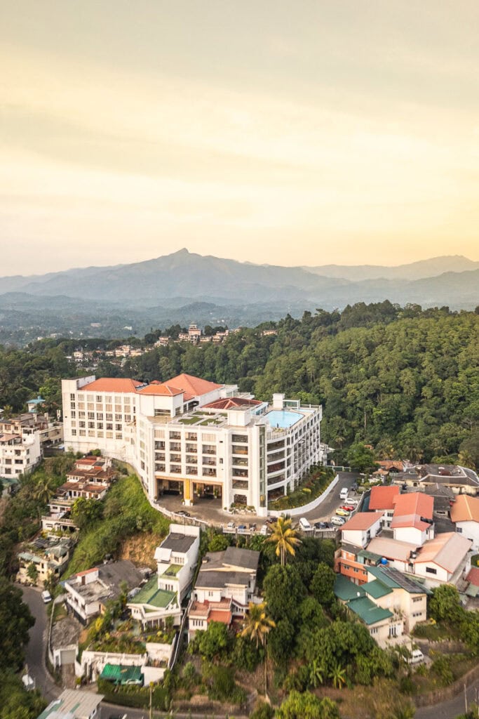 Grand Kandyan luxury family hotel