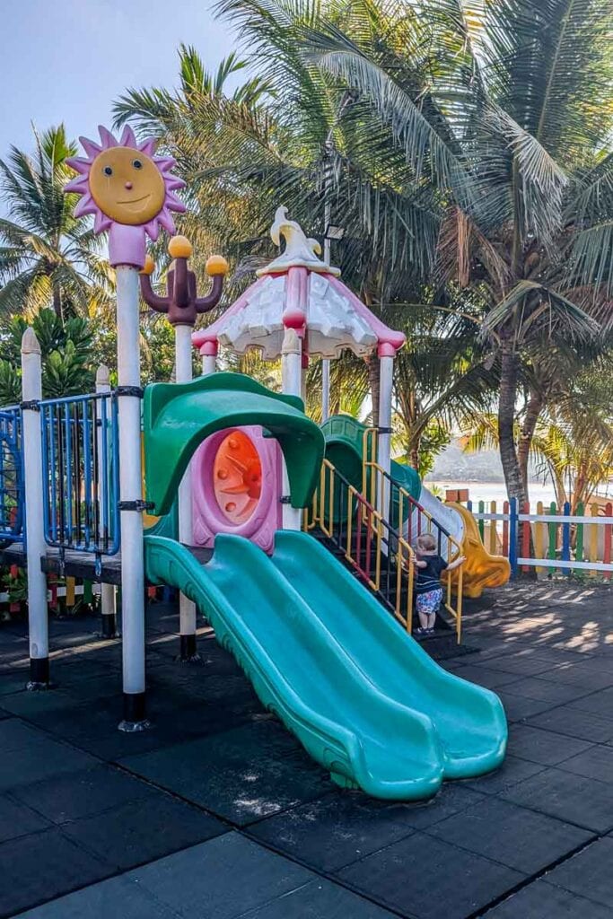 Araliya Unawantuna kids playground