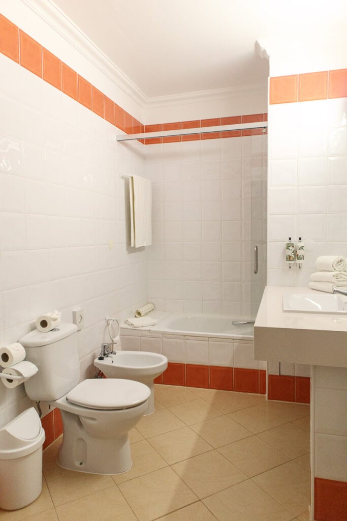 3HB Clube Humbria bathroom